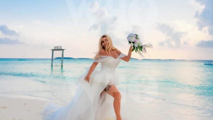 Fjolla vesh fustanin  e bardhë në Maldive