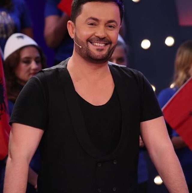 Opinionisti i njohur do të këndojë duet me Sinan Hoxhën (video)