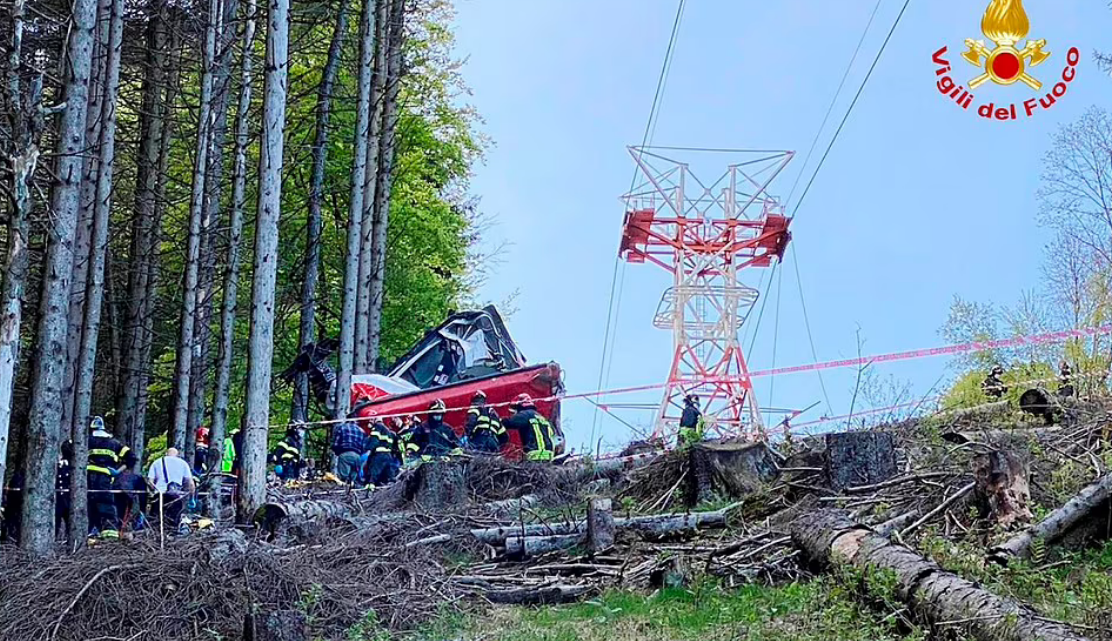 Mbijetojnë 2 fëmijë nga rënia e kabinës së teleferikut, 13 të vdekur në Itali