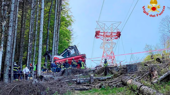 Mbijetojnë 2 fëmijë nga rënia e kabinës së teleferikut, 13 të vdekur në Itali