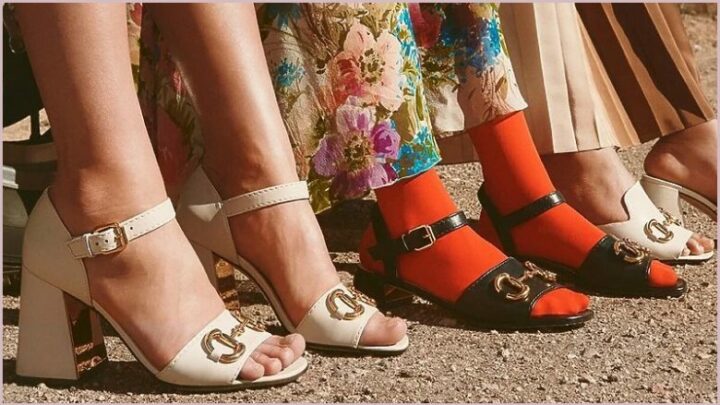 Sandalet me çorape është trend i ri i sezonit të verës 2021