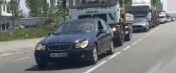 Garë me makina në Fushë Krujë, spektakël dhe trafik i rënduar deri në 15 km (video)