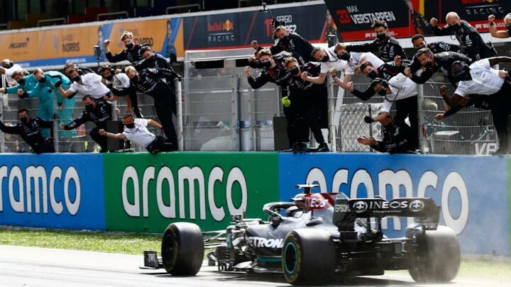 Lewis Hamilton fiton Çmimin e Madh të Spanjës përpara Max Verstappen
