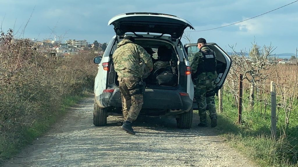 Oficer i forcave RENEA kapet duke transportuar 1 kg kokainë në Tiranë