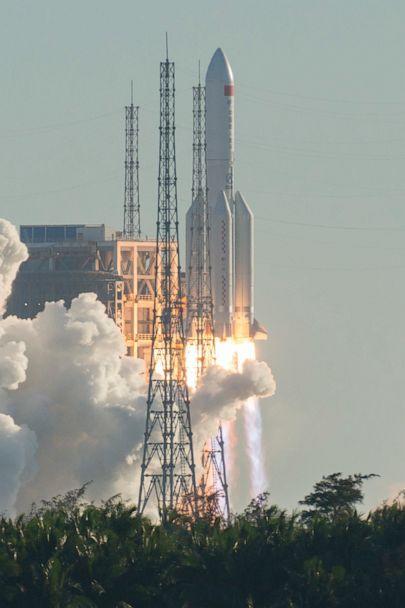Sot bie në tokë një raketë kozmike kineze, që ka dalë jashtë kontrollit