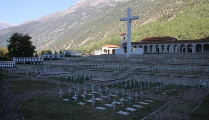 Skndali, kthehen në Përmet eshtrat e 108 fëmijëve dhe grave të zhvarrosur si ushtarë grekë