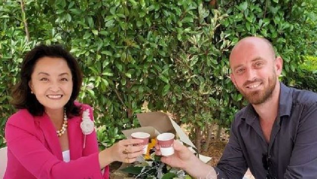 “Dashuria shqiptaro-kineze”, Kim takon djalin nga Tropoja dhe bëhen miq