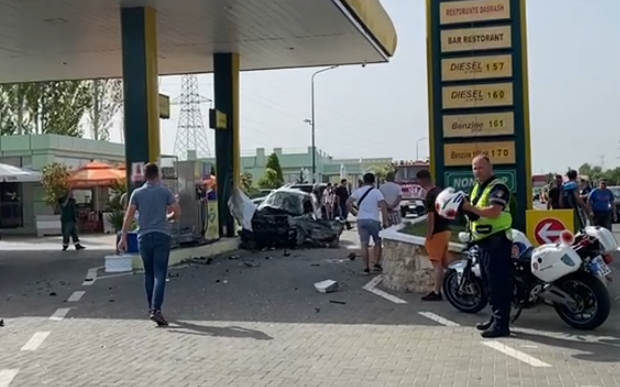 (Video) Aksidenti, makina përplaset me karburantin, dy të plagosur në Lezhë
