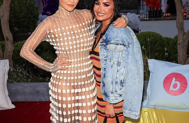 Rita Ora bashkë me Demi Lovaton në festën e komunitetit LGBTI
