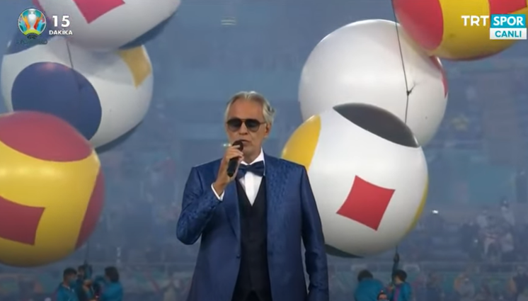 (Video)Andrea Bocelli, Bono dhe The Edge dhurojnë spektakël në hapjen e “Euro 2020”