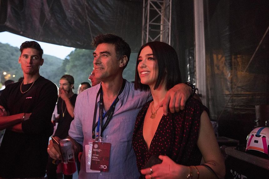 Dua Lipa: Sunny Hill Festival do të mbahet vitin tjetër, në Shqipëri dëshiroj të bëj një klip