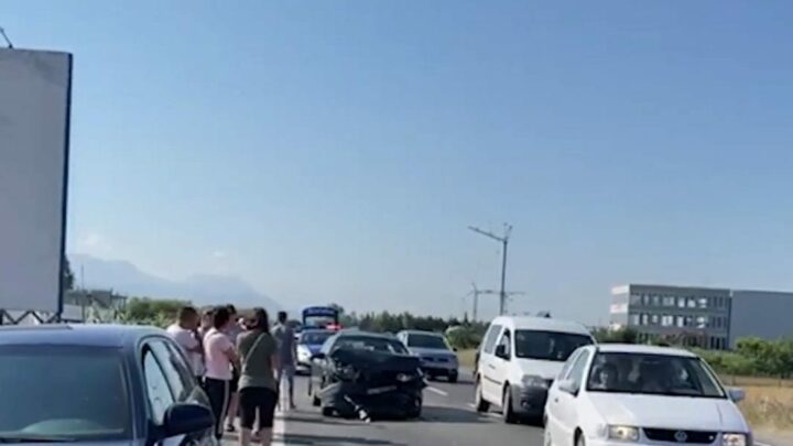 Përplasen 3 automjete në Lezhë-Milot, një i plagosur, makina e Kosovës bëhet copa