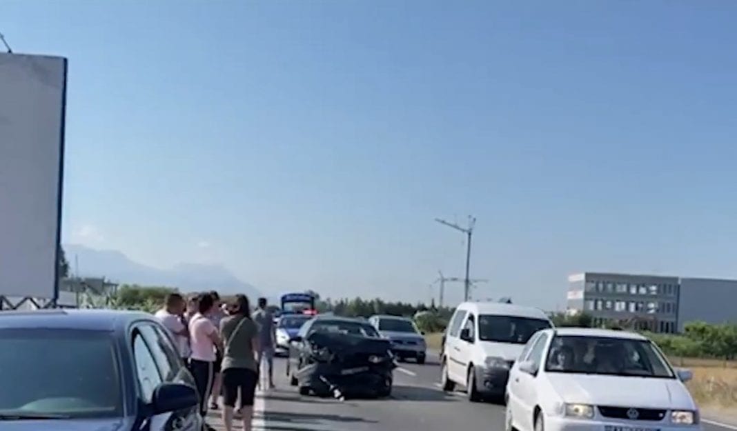Përplasen 3 automjete në Lezhë-Milot, një i plagosur, makina e Kosovës bëhet copa