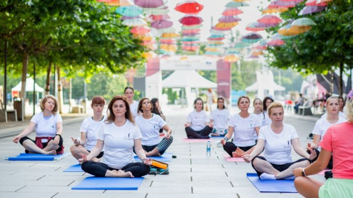 Femrat seancë joge në qendër të Prishtinës,  ftesë për vajzat dhe gratë