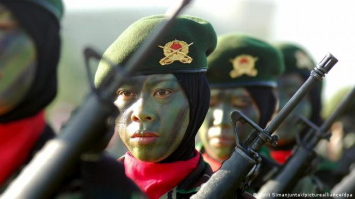 Ushtria heq testet për virgjërinë e  aplikanteve dhe të fejuarat e ushtarëve në Indonezi