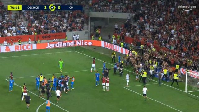 Kaosi në derbin Nice-Marseille,grushta e përplasje mes lojtarëve