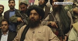 Talibanët futen në pallatin presidencial, fillimisht bëjnë foto dhe heqin flamurin (VIDEO)
