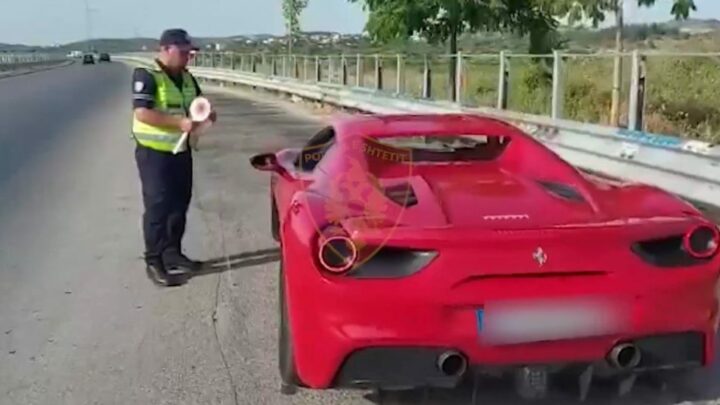 Shoferi me Ferrari gjobitet për shpejtësi të lartë