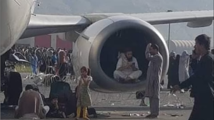 Panik në Kabul, 3 pasagjerë vdesin nga avioni në lëvizje, 5 vriten në aeroport