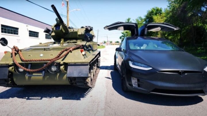 Tesla apo tanku, kush do ta fitojë “luftën” e pabarabartë (VIDEO)