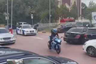 (VIDEO) Ja kush bënte gara me motor në mes të Tiranës