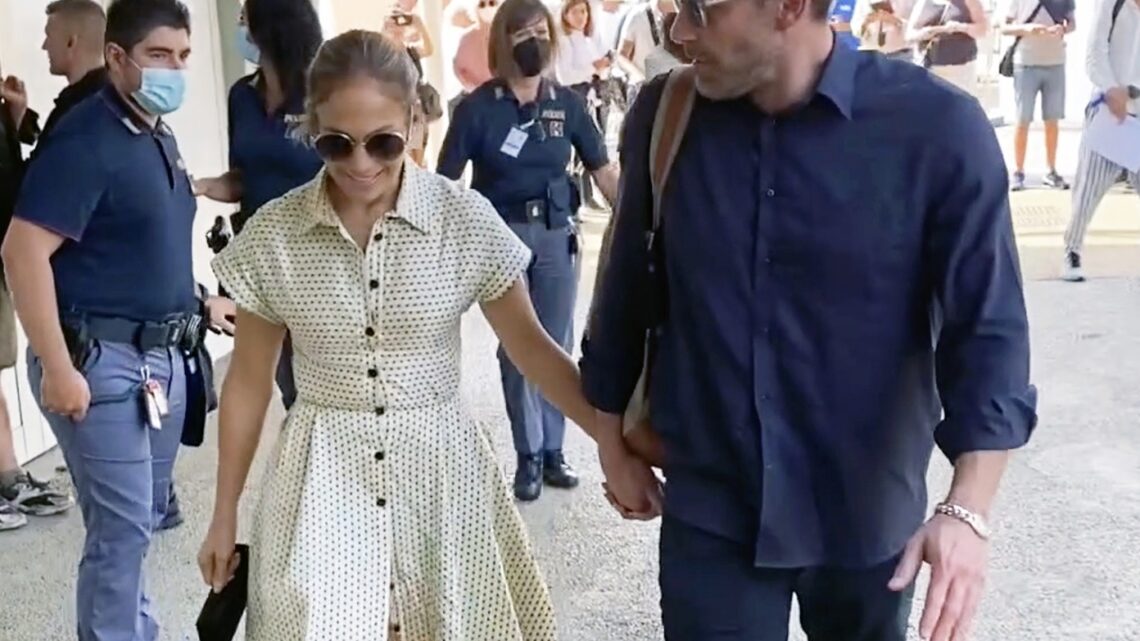 Incidenti, Ben Afflec shtyn fansin e Jennifer Lopez (VIDEO)