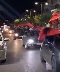 (VIDEO) Festë kuqezi në Elbasan, pas fitores së Kombëtares