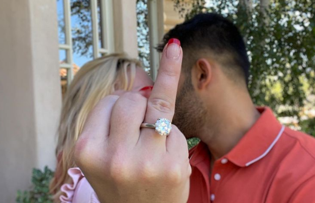 Kush është i fejuari 12 vite më i ri se Britney Spears