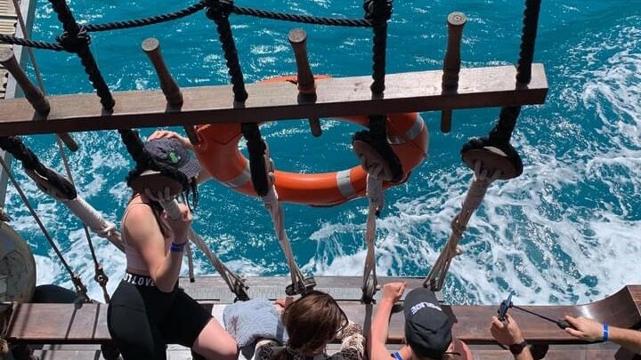 Vdes turistja 25 vjeçe, u rrëzua nga anija në Vlorë