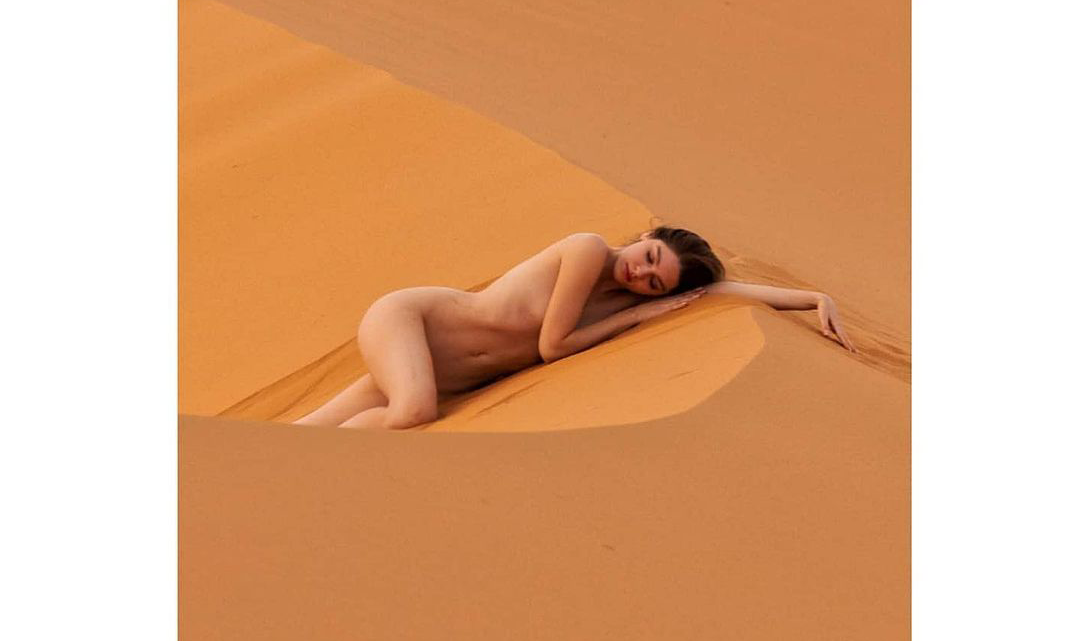 Foto “të frikshme”, vajza e biznesmenit gjendet në mes të shkretëtirës