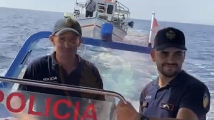 Gjendet anija e humbur pranë Sazanit, shpëton ekuipazhi (VIDEO)