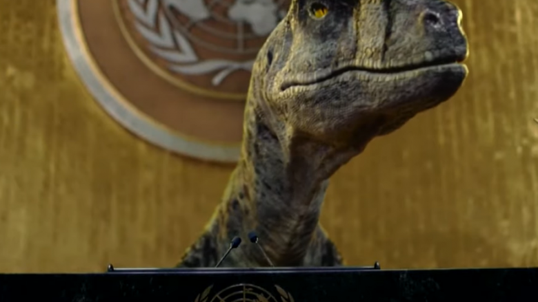 (VIDEO) Dinosauri hyn në OKB: “Mos zgjidhni të zhdukeni!”