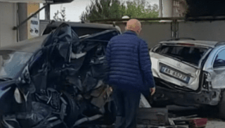 Aksident i 5-fishtë në Durrës, makina me targa italiane humb kontrollin dhe merr para 4 mjete