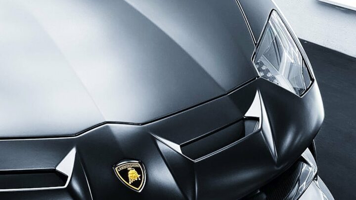 Noizy ia bën vetes një dhuratë luksoze, blen një veturë të tipit Lamborghini