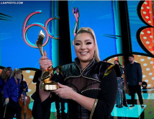 Fjalët e para të Ronela Hajatit pas fitores së Festivalit të 60-të të Këngës në RTSH