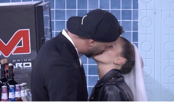 Dasëm në Big Brother VIP, Donald dhe Beatrix shkëmbejnë puthje në ceremoninë e improvizuar