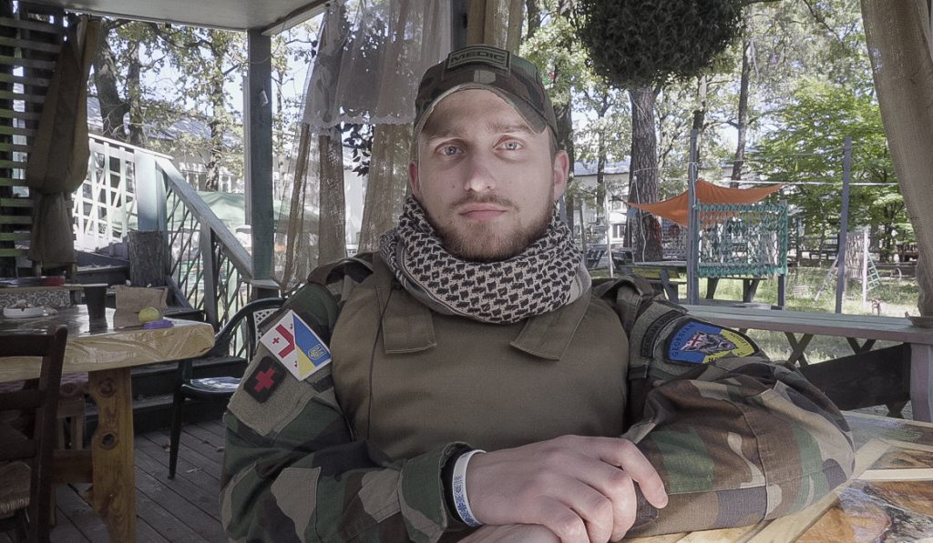 Ky është ish-ushtari shqiptar që lufton krah ukrainasve kundër Rusisë: E bëj për demokracinë, nuk paguhem