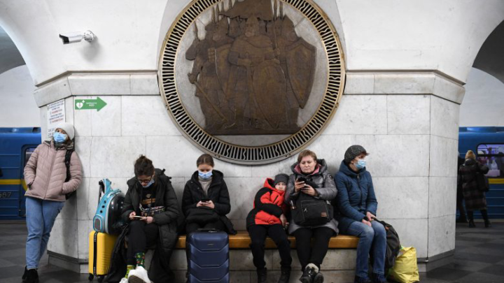 Stacionet e metrosë së Kievit shndërrohen në bunkerë të improvizuar