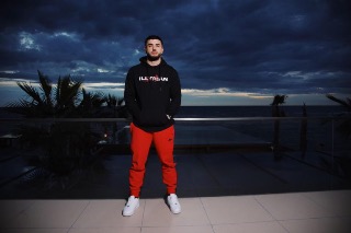 Familjet shqiptare në nevojë që u bënë me shtëpi falë reperit Noizy