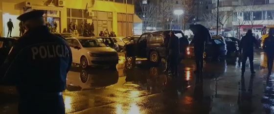(FOTO/ VIDEO) U qëllua me breshëri plumbash, kush është 30-vjecari që iu bë atentat në Vlorë