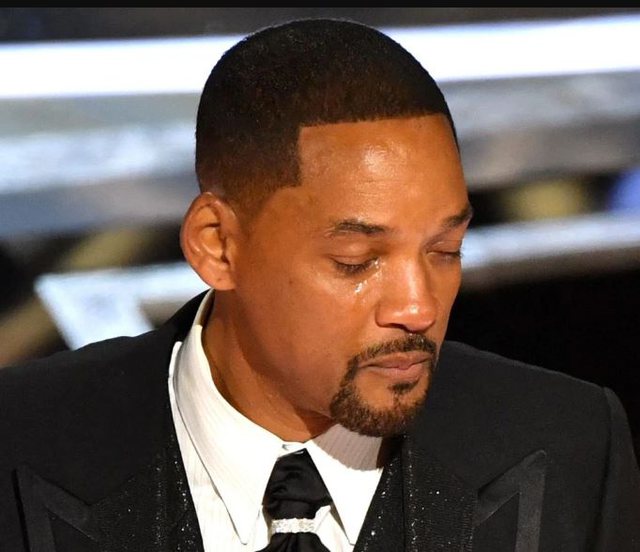Will Smith përjashtohet nga “Oscars” të mos marrë pjesë për 10 vjet, ja si reagon aktori