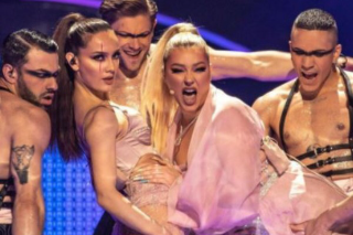 Ronela Hajati jep performancën finale para jurisë së Eurovision, Rozana Radi zbulon një problem…