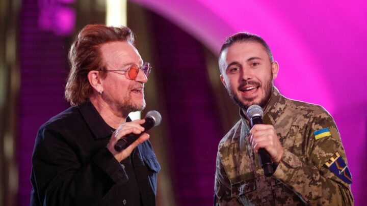 (VIDEO) Bono në stacionin e metrosë në Kyiv: Ukraina po lufton për të gjithë ne