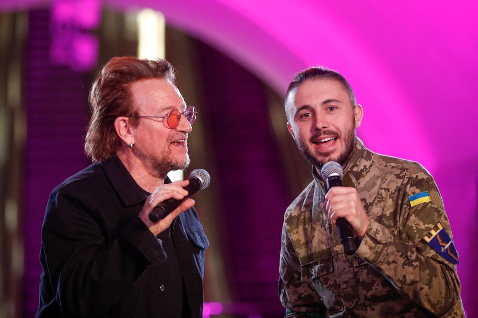 (VIDEO) Bono në stacionin e metrosë në Kyiv: Ukraina po lufton për të gjithë ne