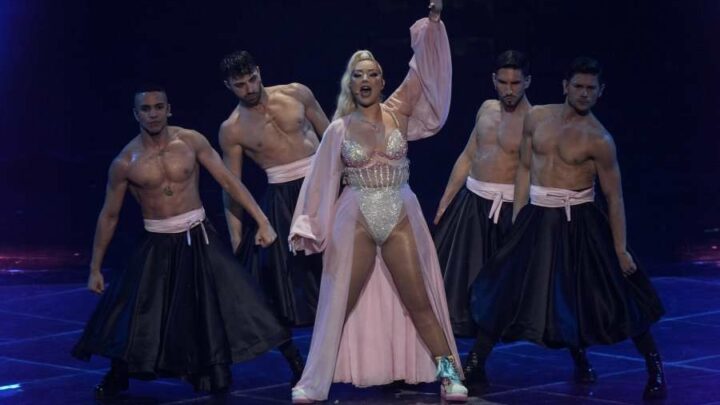 Ronela Hajati ndez “Eurovisionin”, këngëtarja shkëlqen me performancën e saj