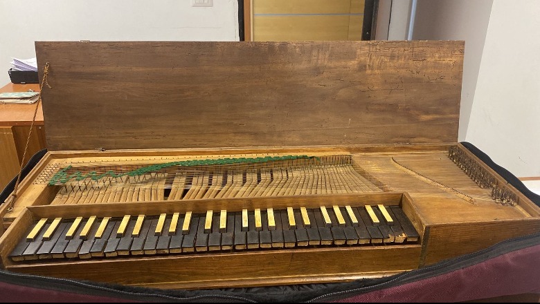 Pianoja antike e vjedhur në Konservatorin e Parmës përfundon në dyqanin e veglave muzikore në Vorë