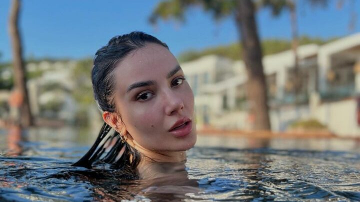 Me bikini dhe pa makeup, Bora Zemani publikon fotot nga pishina në hotelin në Turqi