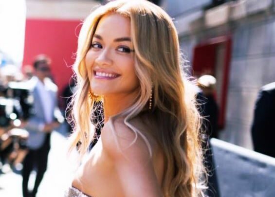 Rita Ora rikthehet në Shqipëri! Zbulohet data e koncertit që artistja do mbajë në Tiranë