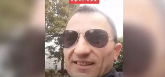 (VIDEO) I shpallur në kërkim për thirrje ekstremiste, sulmohet ndërsa ishte “live” Luigj Marku
