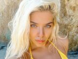 Arilena Ara i bën pozat me bikini në plazhet e Kalifornisë